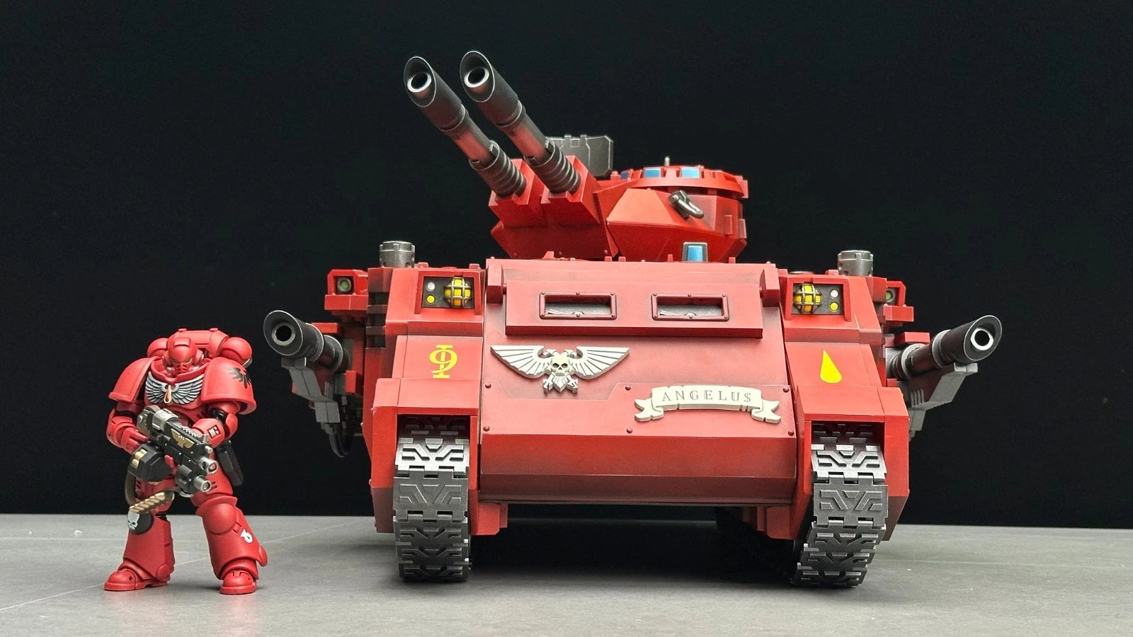 Warhammer 40K JoyToy Blood Angels Predator Annihilator with Twin Lascannons 1/18 Scale Vehicle