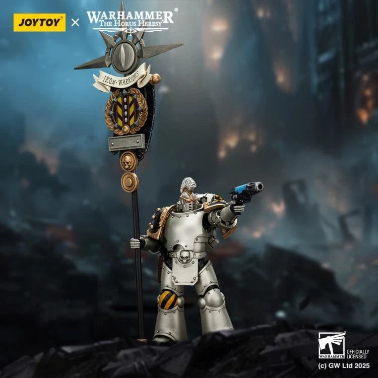 JoyToy Iron Warriors Command Squad Chosen Standard Bearer – Warhammer: The Horus Heresy 1/18 Scale Figure